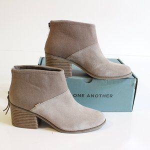 Toms Women's Suede Leather Boots Size 9 Wool Felt